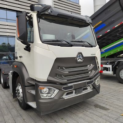 2024 Sinotruk camión de descarga todoterreno pesado con diseño de neumáticos sin tubos y ≤5 asientos