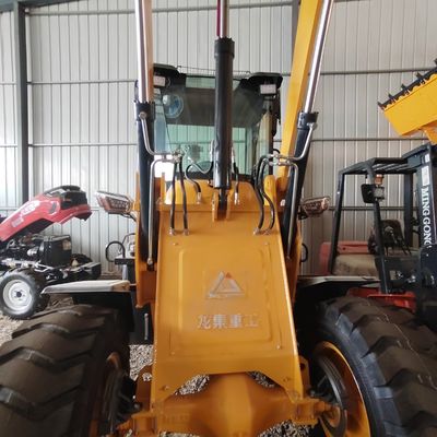 Cargador compacto amarillo de pago completo con motor Euro 5 para manipulación precisa de materiales