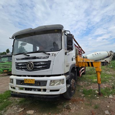 Camión de bombeo con chasis Sinotruk con cabina de aire acondicionado y sistema de dirección hidráulica