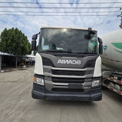 neumáticos y camiones de bombeo reacondicionados para el chasis de camiones sinotruk blancos con elevación delantera