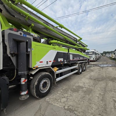 neumáticos y camiones de bombeo reacondicionados para el chasis de camiones sinotruk blancos con elevación delantera