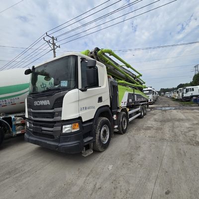 neumáticos y camiones de bombeo reacondicionados para el chasis de camiones sinotruk blancos con elevación delantera
