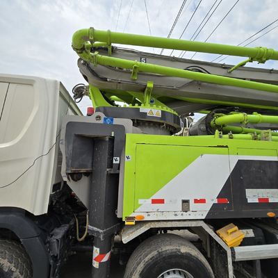neumáticos y camiones de bombeo reacondicionados para el chasis de camiones sinotruk blancos con elevación delantera
