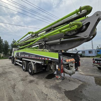 neumáticos y camiones de bombeo reacondicionados para el chasis de camiones sinotruk blancos con elevación delantera
