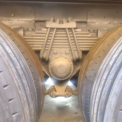 Capacidad de carga de 21-30 t camión de carga pesada HOWO con neumáticos y sistema eléctrico
