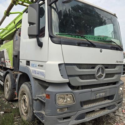 8 × 4 rueda motriz Sinotruk Chasis bomba de hormigón montada en camión con sistema de dirección asistida