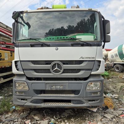 8 × 4 rueda motriz Sinotruk Chasis bomba de hormigón montada en camión con sistema de dirección asistida