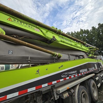 Chasis Sinotruk personalizable de 21-30 t con dirección asistida y neumáticos