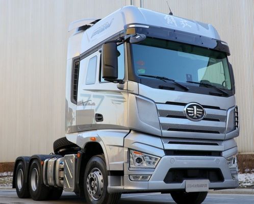 Vehículo de remolque de tractor 6x4 de uso pesado con asiento de suspensión aérea y dirección hidráulica