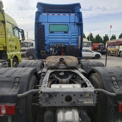 8 × 4 Zz4257n3247e1h 480 CV camión de remolque con semirremolque de GNC con depósito de combustible de 1000L y ≤5 asientos