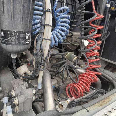 8 × 4 Zz4257n3247e1h 480 CV camión de remolque con semirremolque de GNC con depósito de combustible de 1000L y ≤5 asientos