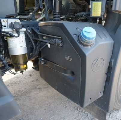 Camión tractor de ruedas motrices 6X4 Saic Hongyan Jiehu H6 con camiones de descarga y ≤5 asientos
