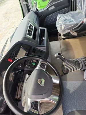 Chasis de camión sinotruk equipado con aire acondicionado con motor diésel potente