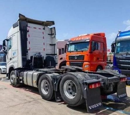 Volvo prime s Tractor usado mejorado a 460 CV 6X2r Nacional V con dirección hidráulica