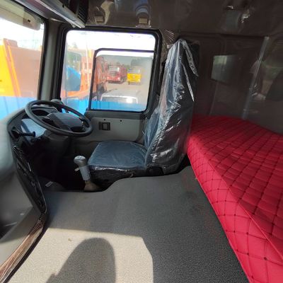 Euro 5 Sinotruck Rhd HOWO 6X4 371HP 30t 40t 50t Camión con remache con características personalizadas