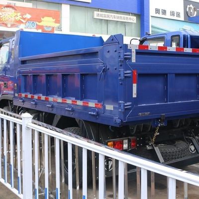 Camión de servicio sinotruk de tipo de descarga con dirección hidráulica y neumáticos