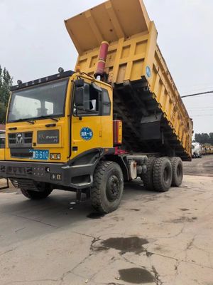 Dispersor de carga pesada con transmisión manual en chasis Sinotruk con dirección asistida por potencia