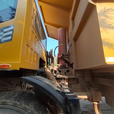 Sistema eléctrico Batería 2X12V/165ah Camión pesado de segunda mano HOWO 6×4 Dump Tipper