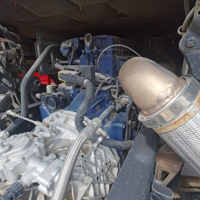 Chasis de descarga con sistema de dirección hidráulica asistida por potencia y capacidad del motor de 4-6L