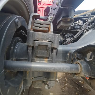 Chasis de descarga con sistema de dirección hidráulica asistida por potencia y capacidad del motor de 4-6L