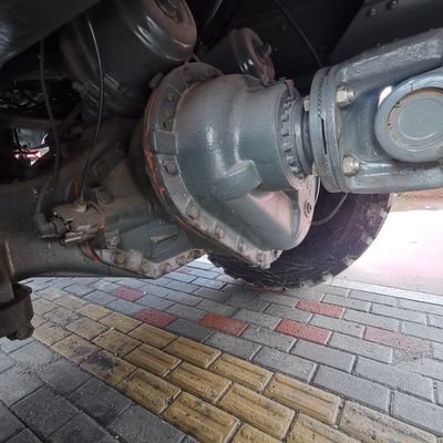 12100.000kg Camión tractor pesado usado con chasis Sinotruk y alternador de 28V-1500 Kw