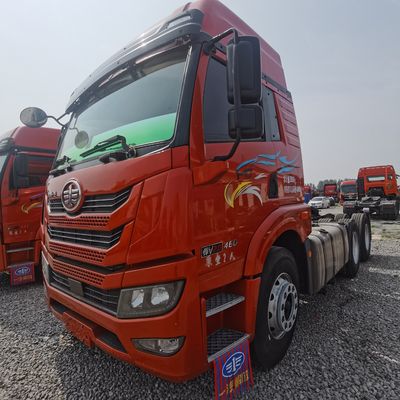 Tractor de carga pesada de transmisión manual tipo 600L de capacidad de combustible con semirremolque de remolque