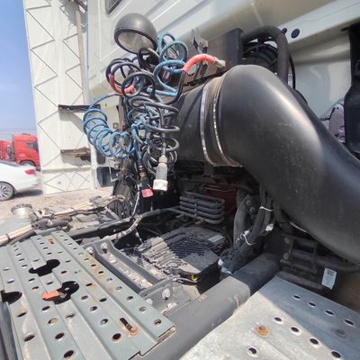 Camión tractor Auman Sitrak 6X4 para la construcción y el transporte Capacidad del motor&gt; 8L