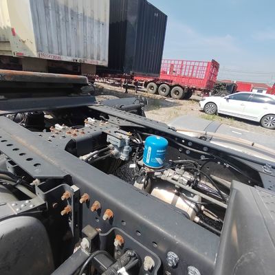 Camión tractor Auman Sitrak 6X4 para la construcción y el transporte Capacidad del motor&gt; 8L