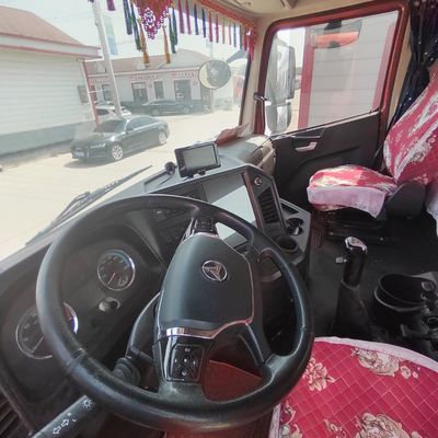 neumáticos y chasis Sinotruk transportador multifunción para el transporte portuario personalizado