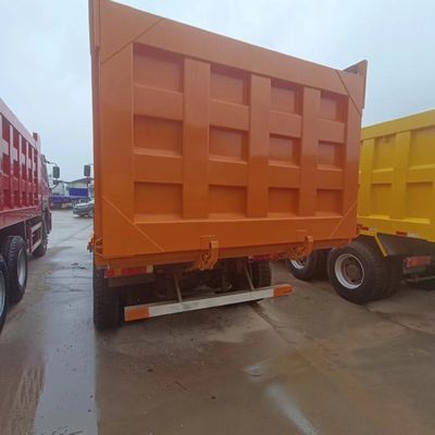 Transmisión manual Sinotruk HOWO 6X4 camión de carga pesada con sistema de dirección hidráulica