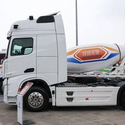 Camión tractor con depósito de combustible de 600L con asiento del conductor con suspensión neumática y capacidad del motor &gt; 8L