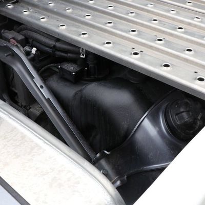 Camión tractor con depósito de combustible de 600L con asiento del conductor con suspensión neumática y capacidad del motor &gt; 8L
