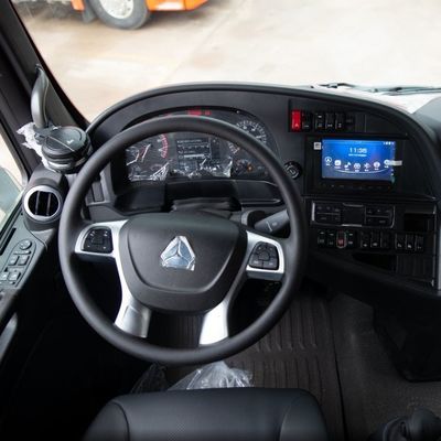 Camión tractor avanzado de 31-40 t de capacidad de carga con silla de suspensión aérea con tanque de combustible de 1000L