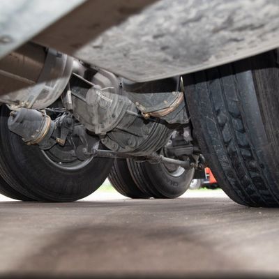 Asiento de suspensión aérea y tanque de combustible de 600L combinación perfecta para remolcar semirremolque