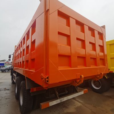 Diseño de neumáticos sin tubos 6X4 Sinotruck camión de carga pesada con 351-450 CV