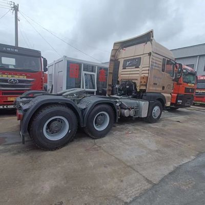 Silla de suspensión aérea 6×4 Rueda motriz 600L Camiones de remate para transporte de carga pesada