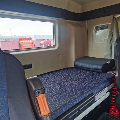 Sinotruck HOWO Camión camión de descarga con tanque de combustible de 1000L ZZ4257N3247E1H y 6 meses