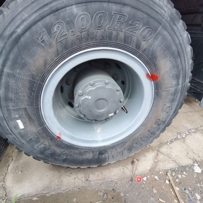 Tractor de tanque de combustible de 600L con motor de 480 CV y asiento del conductor con suspensión neumática