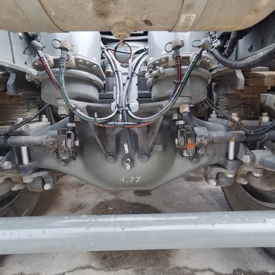 Tractor de tanque de combustible de 600L con motor de 480 CV y asiento del conductor con suspensión neumática