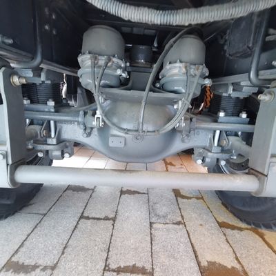 8×4 ruedas motrices Vehículo comercial Camión de descarga con asiento de suspensión de aire y tanque de combustible de 600L