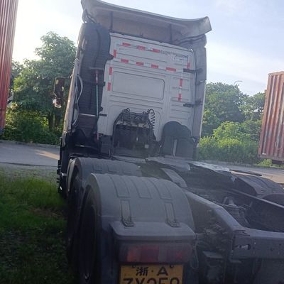 Remolque de tractor Shacman con tanque de combustible de 1000L y certificado ISO