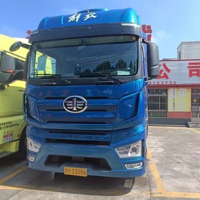 Camión de remolque de larga distancia de 560 CV con asiento de suspensión aérea y tanque de combustible de 400L