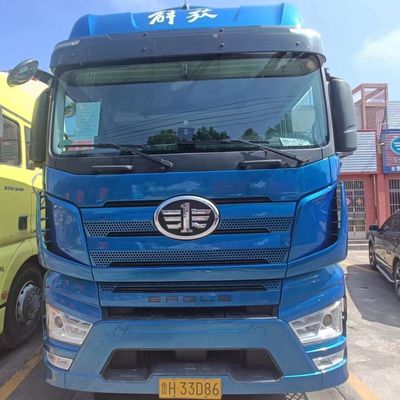 Camión de remolque de larga distancia de 560 CV con asiento de suspensión aérea y tanque de combustible de 400L