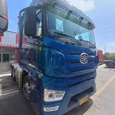 Camión de remolque de larga distancia de 560 CV con asiento de suspensión aérea y tanque de combustible de 400L