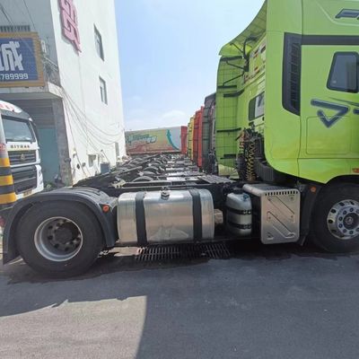 Camión de remolque de larga distancia de 560 CV con asiento de suspensión aérea y tanque de combustible de 400L