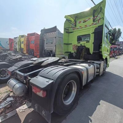 Sinotruck 560HP remolque con volante con tanque de combustible de 1000L dentro de las opciones de personalización