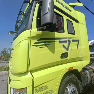 Sinotruck 560HP remolque con volante con tanque de combustible de 1000L dentro de las opciones de personalización