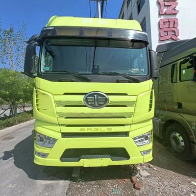 Sinotruck 560HP remolque con volante con tanque de combustible de 1000L dentro de las opciones de personalización