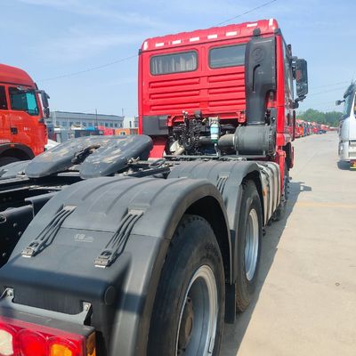 Camión tractor de acero al carbono pesado para aplicaciones agrícolas 6.8x2.5x3.8m