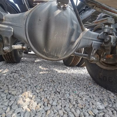 Sinotruk Venta de camión de descarga 8.5x2.6x3.6m Sistema eléctrico 28V-1500 Kw Vehículo pesado